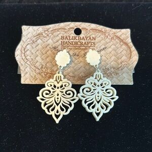 NWT Balikbayan Handicrafts Chandelier Wood Laser Cut Lightweight Earrings